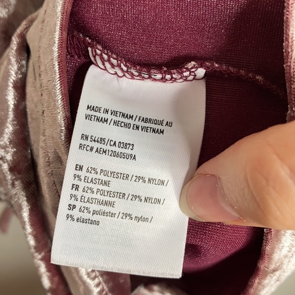 American Eagle off the shoulder crushed velvet pink blouse size S - Picture 11 of 12